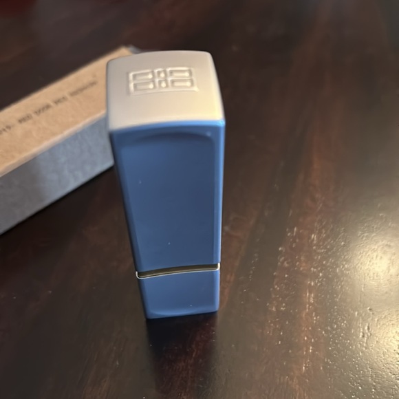 Elizabeth Arden "Red Door Red" Lipstick - Picture 5 of 6